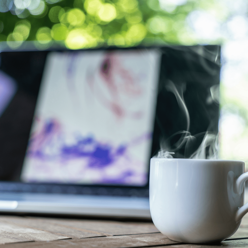 最新のMacBook支給